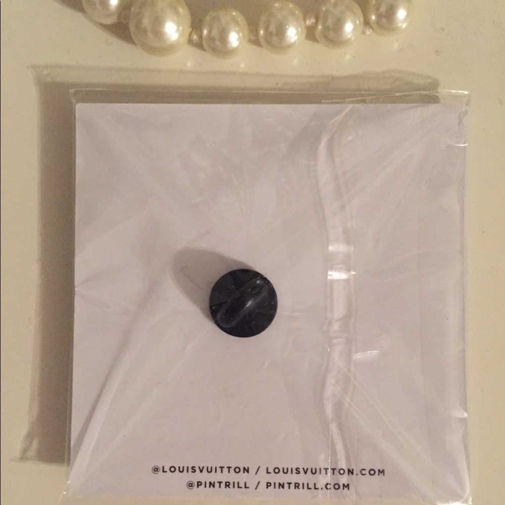 Louis Vuitton Limited Edition Pin New - Picture 3 of 6